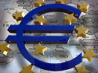 A key difference between Greece and Italy is the financing structure of public debt. About 80% of Greece’s debt was held abroad. It thus had to take strong account of the interests of foreign creditors. Almost completely to the contrary, about 70% of Italy’s national debt is held by domestic creditors. This makes the solution easier in many ways.