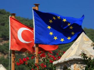 The first EU reaction to Turkey’s elections was a prudent acknowledgement of the results and an expression of the need to urgently address key shortcomings regarding the rule of law and fundamental rights. The interesting aspect will be the tone that EU leaders use in acknowledging Erdogan’s victory. The sorry experiences in of Berlin and The Hague last year and Paris in January will perhaps not induce much enthusiasm. They will express a clear will to continue working with Turkey, but effusive embraces are not in the mood as Turkish interferences in domestic EU politics are still on everyone’s mind.