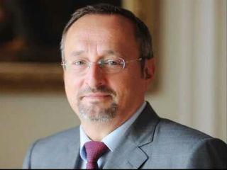 These last 20 years have witnessed many changes in Europe: the EU enlargement, the establishment of the euro currency and then the consolidation, in the crisis years, of the Eurozone through the setting up of new instruments to ensure its stability, the entry into force of the Schengen Treaty, the setting up of components for a nascent common security and defence policy.