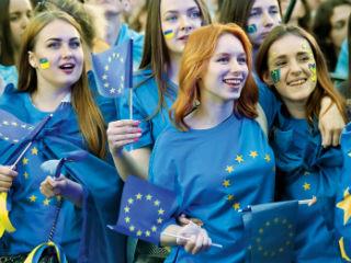 Despite a progressive deepening of the relationship, rooted in the Association Agreement (AA) and the Deep and Comprehensive Free Trade Agreement (DCFTA), the cycle of EU-Ukrainian relations has reached a stage where both sides are showing signs of fatigue, if not distrust, and the joint commitment to reforms is wavering in the run-up to the 2019 elections year in Ukraine.