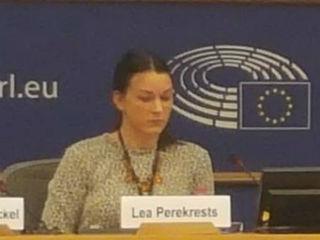 The European Commission, via its “Cooperation and Verification Mechanism”, has praised the high numbers of arrests, despite what HRWF says are “well-documented concerns about irregularities” involved in the clampdown. The CVM serves to assist Romania to make progress with the rule of law through judicial reform and combating corruption and the Commission’s recently-published progress report of 2017 singles out “overall praise” for the DNA. Commission Jean-Claude Juncker also recently said that Romania had made “remarkable progress” in the rule of law.