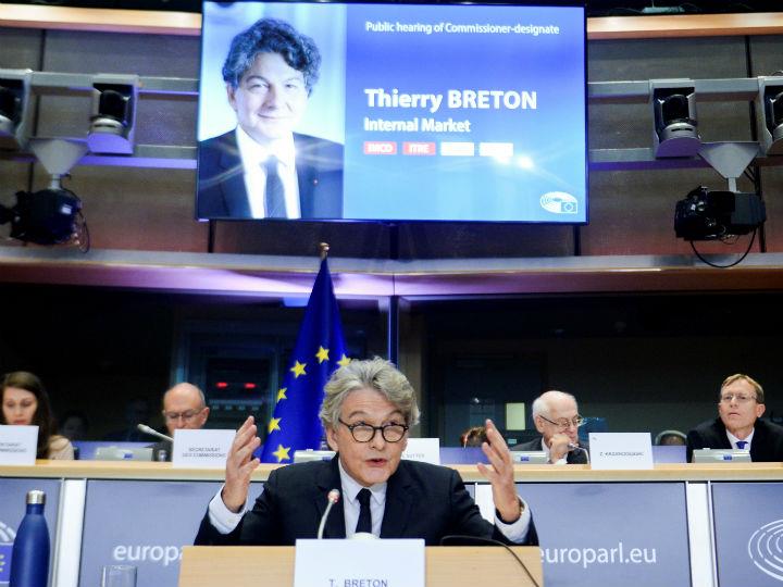 “To date, it is rather the consumer who has been put forward. While reinforcing these achievements, it is now necessary to go further. Europe’s industrial policy cannot be conducted with the sole aim of reducing prices for the consumer”.
