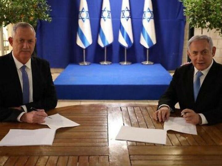 “Benny Gantz, this is your moment of truth. As someone who knows Netanyahu better than anyone, I estimate that he won’t sign a coalition deal with you, not today, not tomorrow.”