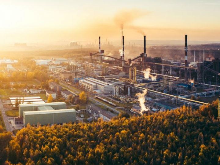 The Swedish MEP referred to the UN’s emissions gap report for 2019 published in November, which highlighted the need to cut global emissions by 7.6% annually in order to meet the 1.5-degree target of the Paris Agreement.