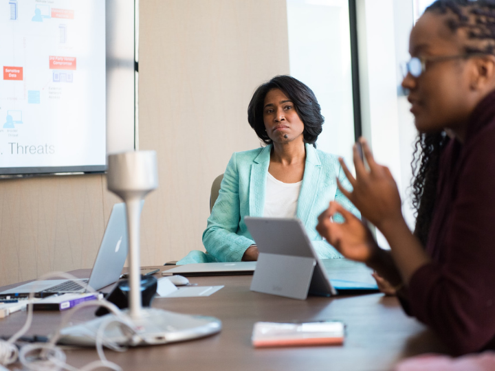 Interactions between the chief executive and other members of the top management team appear to follow distinct scripts. Managers who take note can boost their standing or stay out of harm’s way.