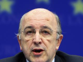 The Commission shares the ambitious budget-deficit reduction targets that the Greek government has set itself as well as the fiscal measures and structural reforms announced in the stability programme.