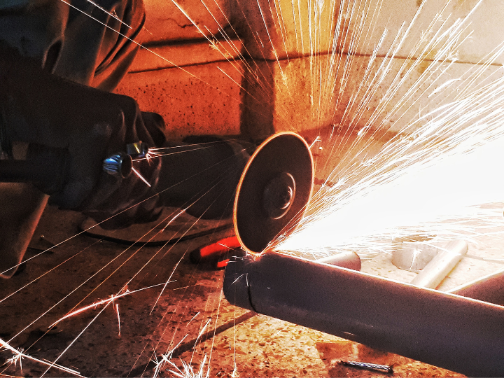 As a result of the measures, and particularly for aluminium used in the building industry, “French customers go to Spain for supplies,” Cyrille Mounier from the Aluminium France Federation told EURACTIV France.