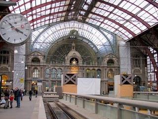 Antwerp will henceforth bundle cargo destined for inland China and send it by train, irrespective of whether the cargo comes from Europe, West Africa or even the Americas. Once in Chongqing the goods can then be distributed anywhere in China.