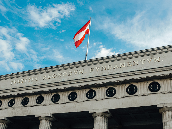 The document includes controversial agreements on various issues – like a headscarf ban or the distribution of non-political positions – that were not mentioned in the official coalition agreement. Even the highest-ranking Green politicians were not informed about its contents.