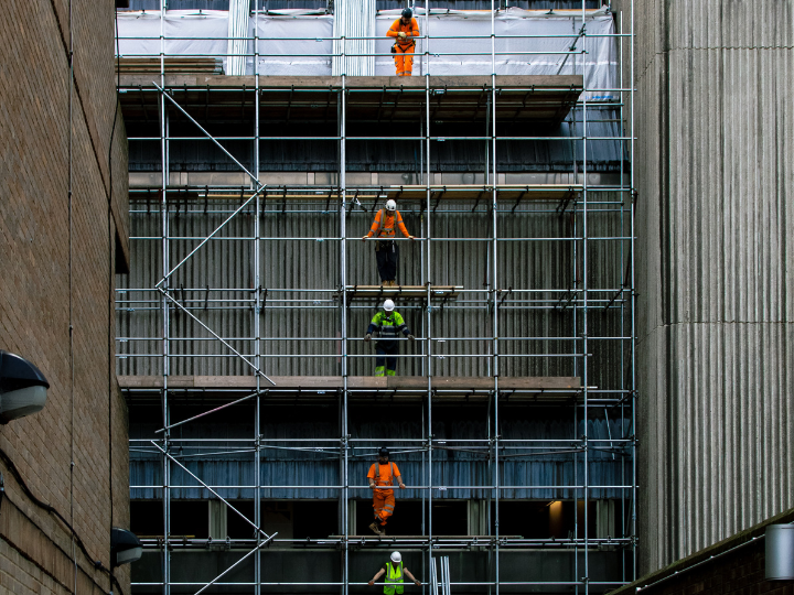 The Commission proposed the mandatory retrofitting of the the 15% worst performing buildings in Europe, which would be rated “G” on the EU’s energy performance scale.