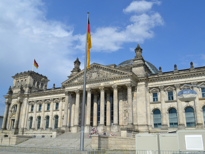 In the wake of an alleged stabbing attack by a Syrian migrant that left three people dead, the federal government’s migration policy is at the top of the political agenda at a time when the ruling coalition is under immense pressure and is expected to lose two upcoming state elections by large margins.