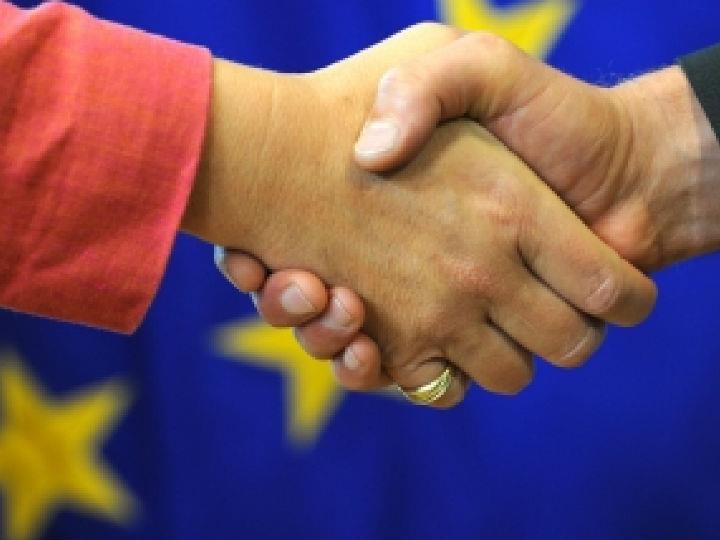 On 21 July the EU heads of state reached agreement on an unprecedented financial package, including an EU recovery fund called ‘Next Generation EU’ (NGEU). NGEU, which is tailored to tackle the crisis that is unfolding worldwide as a result of Covid-19, sees the EU borrow from capital markets to finance expenditure throughout the Union.