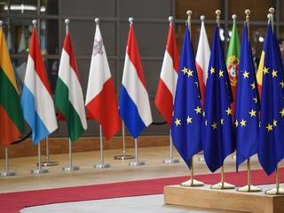 Green parties are winning elections across Europe on a forward-looking message of an open Europe. Their agenda, including the need to combat climate change, holds particular appeal to Europe’s millennials but also to a silent majority in the middle which is fed up with the lacklustre messages from Europe’s mainstream politicians, whether from the traditional right or the left