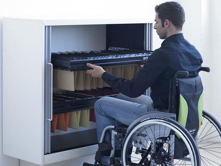 An increasing number of companies are revising their policies and practices, including those relating to diversity and inclusion, human resources and accessibility, so that people with disabilities have better access to employment opportunities.