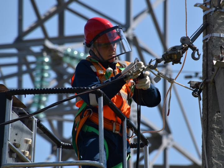 UK infrastructure has typically been designed to retain heat during the winter, but it must become effective at keeping the heat out in the summer. As things stand, roughly 20% of existing UK infrastructure is at risk of overheating – and this threat is projected to rise as average temperatures climb.