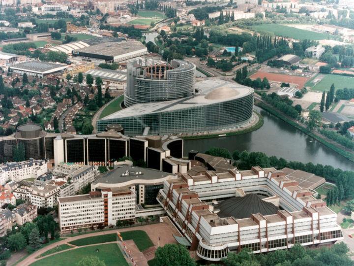 The coronavirus pandemic and the public health crisis resulting from it is putting Member States, together with national authorities, health institutions and economic operators, under extreme pressure. 