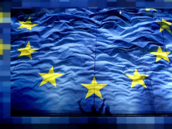 More than half (56%) believe this requires greater financial means for the EU, which should be directed primarily at tackling the impact of the pandemic on the health sector and the economy.