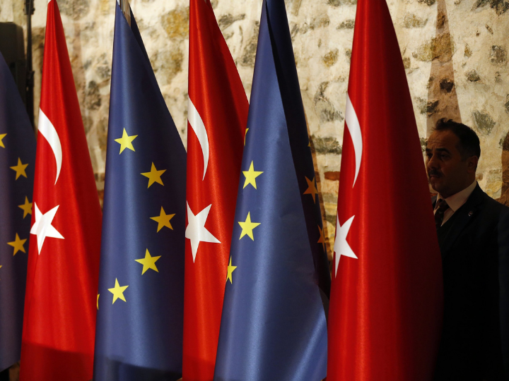 MEPs stress that Turkey’s lack of political will to carry out the reforms assumed in the accession process, and its failure to address the EU’s serious concerns on the rule of law and fundamental rights, have negatively affected the accession process.