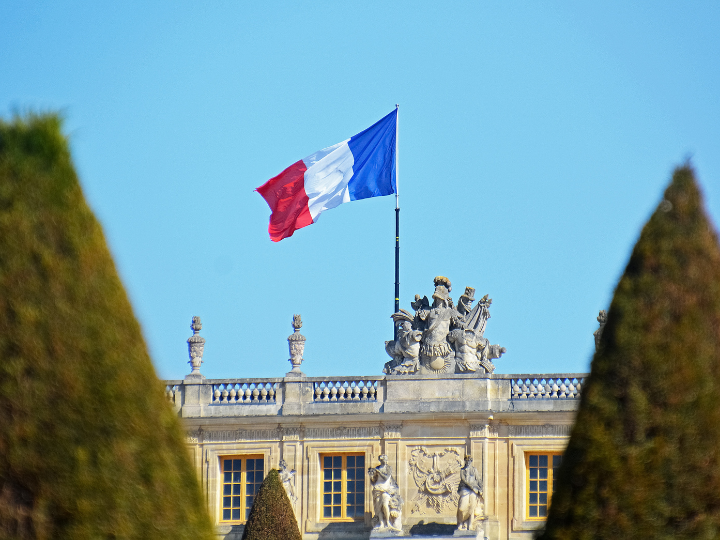 «If France’s President Emmanuel Macron could be trusted to do something, it surely was to go to Moscow and seek to stop the slide into war.»