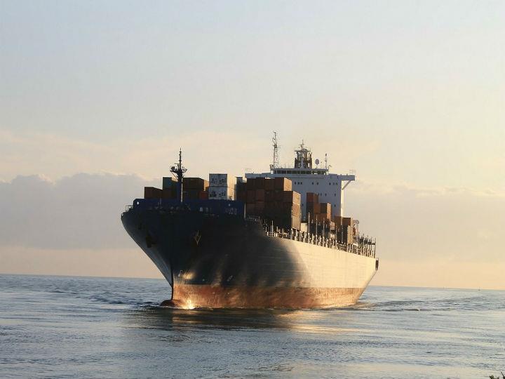 The Greek-owned merchant fleet (4,585 ships above 1,000 dwt) controls 27.76% of the global tanker fleet, 21.53% of the global dry bulk cargo fleet and 15.94% of the global freight and cargo fleet of petroleum products in gaseous or non-gaseous form. The Greek flag (759 ships above 500 dwt) holds seventh place internationally and second in the EU (in dwt).
