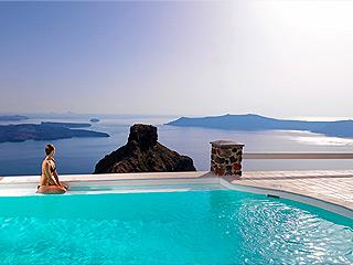 International tourist arrivals increased by 7% in the first four months of 2010. The 3% increase registered in April marks the seventh month of growth in international tourist arrivals after 14 consecutive months of negative results.