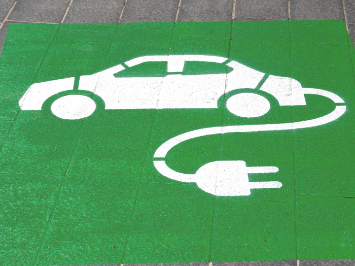 Transport infrastructure is now facing new challenges and opportunities from energy transition and digitalization.