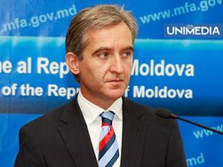 A joint statement following the meeting on 15 May between the European Commission and the Moldovan government reiterated the need to "fight corruption, including high-level one, reform the justice sector and improve the business and investment climate."