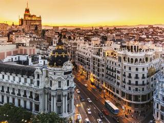 For a city that grows every year the procurement of housing alone poses a challenge. Our financial resources are limited. The coffers of German local authorities are not plentiful, and this applies in particular to Cologne. We need billions of euros to invest in the creation of housing and other infrastructure to keep up with our growing population, but we do not command the necessary financial resources.