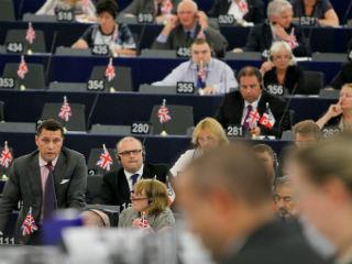 The European Parliament should shrink from 751 to 705 MEPs when the UK leaves the EU, to make room for EU-wide electoral lists, say Constitutional Affairs MEPs.