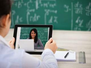 These may look very sophisticated for the ”proud youth” of the Balkans, but it is a routine for students of the British espionage. But, on the other side of the Atlantic, things have gone even further. As we read, the American audience (that has chosen to be concerned about such issues rather than university asylum and political party notes) appears to be divided in terms of accepting this new trend towards the complete abolition of live classes in the university halls and their transfer to live presentations via Internet. 