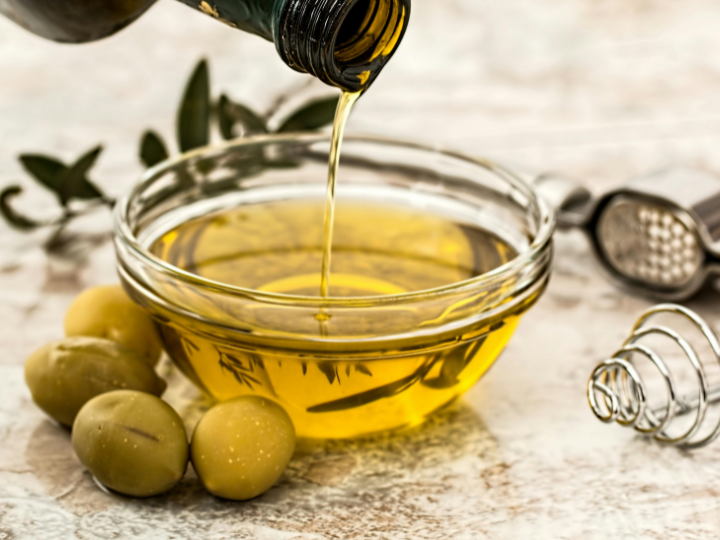The United Kingdom was the top destination, followed by the United States, which saw a 9% increase due to higher olive oil prices.