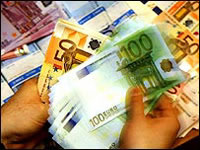 Finance ministers defend euro