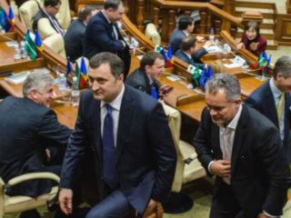 Plahotnuic is not called a shadow ruler of Moldova for nothing and many people claim that he, not Filat, was the main beneficiary behind the crime.