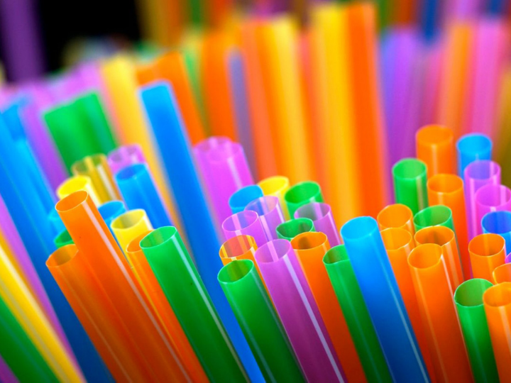 The Guidelines on single-use plastic rules adopted today will facilitate a correct and harmonised application of the key parts of the Directive, in particular, on the definition of plastic, of single-use plastic products made wholly or partly of plastic, and the different items covered by the Directive.