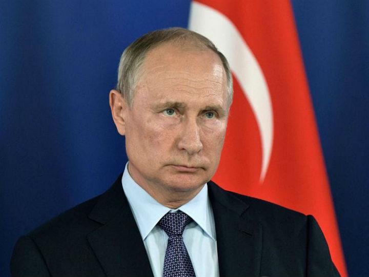 Caroline Freund, in her book “Rich People, Poor Countries,” shows that in 2014 63% of Russian billionaires’ wealth came from dubious sources such as privatization schemes, mineral resource wealth (which is almost always connected with state-given privileges) and outright political connections.
