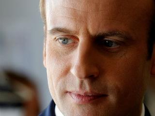 He condemned as “absurd” the situation of the EU-Canada trade agreement that has been settled without transparency or without the citizens agreeing to it. He said the EU was “too slow, too weak, too inefficient” but that “he was not ashamed of the eurozone”.