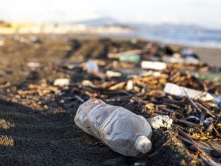 In 1992, a shipping container filled with 28,000 “rubber” duckies was lost after it fell into the sea somewhere between Hong Kong and the United States. Even today, those plastic bath toys still wash ashore from time to time (link), even in totally different oceans as far away as the eastern seaboard of the United States, as well as the coasts of Britain and Ireland.