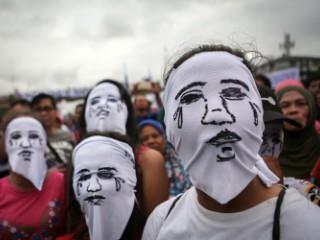 The media is reduced to the role of government scribe in China, the Gulf and other autocracies. The media is similarly on the defensive in democracies such as the United States, Hungary, India, Turkey, Russia and the Philippines.