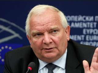 The majority of EPP members in the European Parliament, including their President Manfred Weber and all German CDU MEPs, not only vote to trigger the Article 7 procedure to deprive Hungary of its voting rights in the European Council, they also strongly demanded Hungarian Prime Minister Orban and his political party Fidesz were expelled from the EPP.  