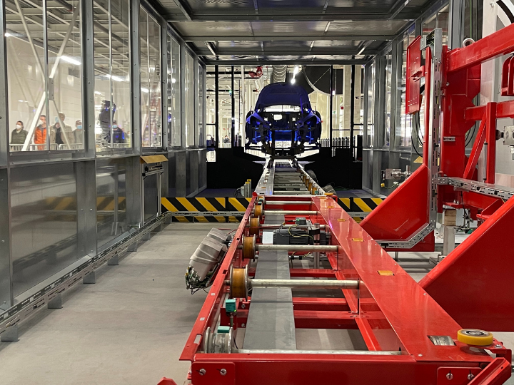 As an example, De Croo cited the new Euro 7 norms for cars and trucks, aiming to reduce air pollution from combustion vehicles as of 2025, while carmakers would instead concentrate on scaling up the production of electric vehicles.