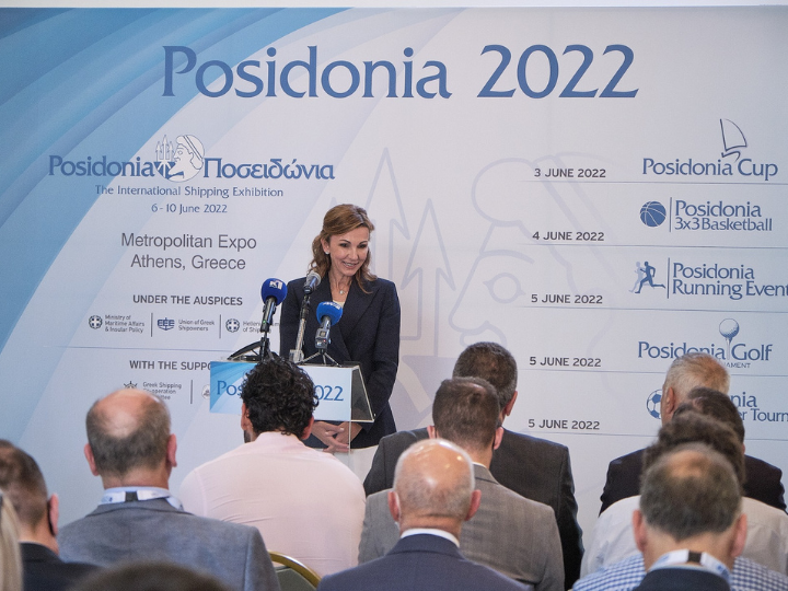 «Greek-owned shipping retains its leading role in the industry, currently accounting for 21% of global fleet and 59% of European fleet. In particular, it controls 32% of the global tanker fleet, 25% of bulk cargo vessels and 22% of the liquefied natural gas (LNG) fleet.»