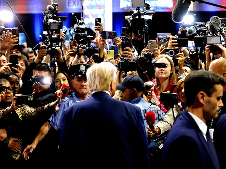 The news channels ABC, CBS, NBC and Fox News, having an agreement with CNN to share responsibility for filming the president’s activities for years, have announced that they will collectively stop filming President Trump’s activities. It is striking that Fox News, usually the least critical of Trump, is joining.