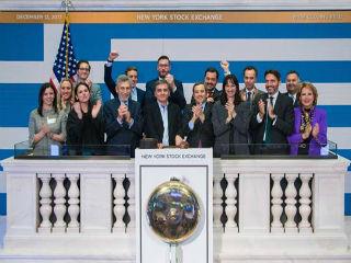 The participants of the “Closing Bell” ceremony included from the Government Delegation: Hon. Euclid Tsakalotos, Minister of Finance of the Hellenic Republic, Hon. Elena Kountoura, Minister of Tourism of the Hellenic Republic, Mr.George Tziallas, Secretary General for Tourism Policy and Development-Ministry of Tourism, Dr. Constantine Koutras, Consul General of Greece in New York, Nicolas Bornozis, President Capital Link, Olga Bornozi, Managing Director Capital Link.