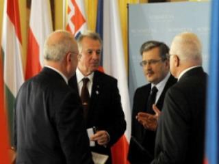 (L-R) Slovak President Ivan Gasparovic, Hungarian President Pal Schmitt, Polish President Bronislaw Komorowski and Czech President Vaclav Klaus in November 2010