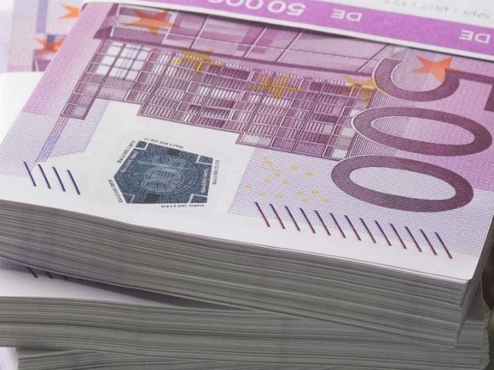 The EFSI allows the EIB Group to finance operations that are riskier than its average investments. Often, EFSI-backed projects are highly innovative, undertaken by small companies without a credit history, or they pool smaller infrastructure needs by sector and geography.