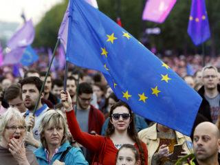 In terms of “Positive image” of the European Parliament, Ireland leads with 54%, followed by Bulgaria 49%, Malta 46%, Luxembourg 46%, Portugal 44%, Romania 43%, Germany 41%, Poland 38%, Netherlands 37%, Hungary 36%, Italy 36%, Sweden 35%, Belgium 34%, Austria 33%, Denmark 33%, Slovakia 32%, Lithuania 31%, Croatia 31%, Slovenia 28%, Cyprus 27%, UK 27%, Greece 27%, Finland 26%, Latvia 25%, France 20% and the Czech Republic is at the lowest with 18% of positive opinions. The EU average is 33%.